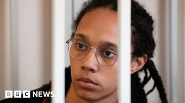 Russia frees US basketball well-known particular person Brittney Griner in prisoner swap for Viktor Bout – BBC Data
